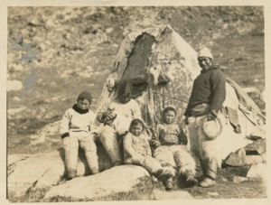 Image of In-you-gee-to, Too-cun-ah and four children (Eskimo [Inughuit] family) [l-r Benigne, Tukummeq with Mikivsuk, Eqariusaq, Soqqaq, and Inukitsoq]